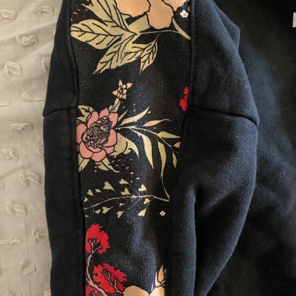 Puma Floral Cropped Sweatshirt - Picture 5 of 5